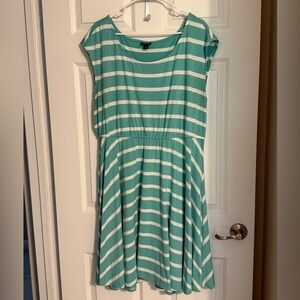 Beautiful Torrid size 2 mint and white dress